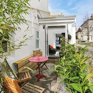 Plush City Centre Micropad With Parking Holiday home